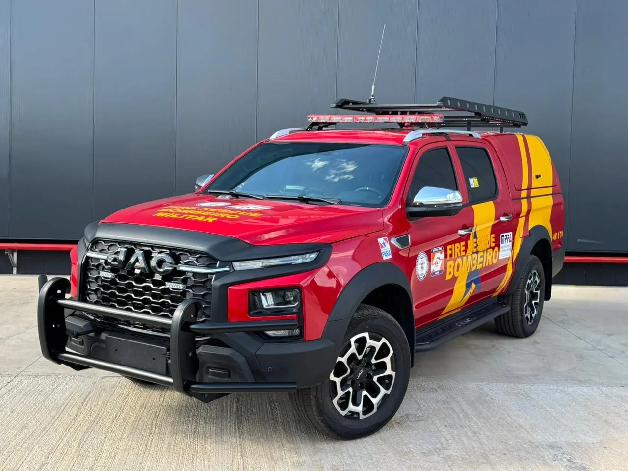 Frota de pickups JAC de resgate dos Bombeiros do Pará, viatura AR 174, transformado pela R&R Veículos Especiais
