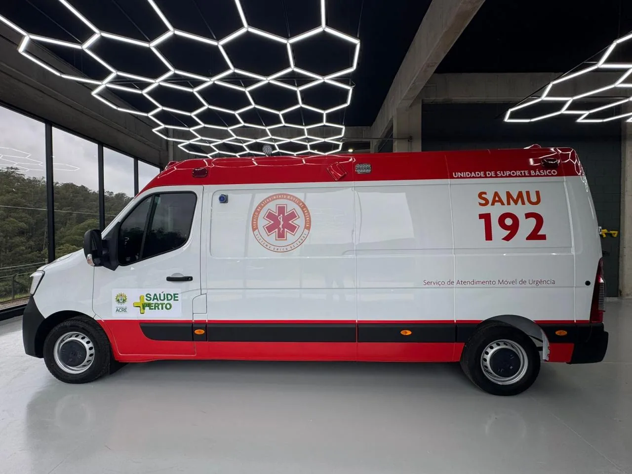 Ambulância SAMU 192 Renault Master do Governo do Acre, vista lateral, transformado pela R&R Veículos Especiais